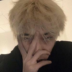 云悠悠爆❌喷水自慰爽
